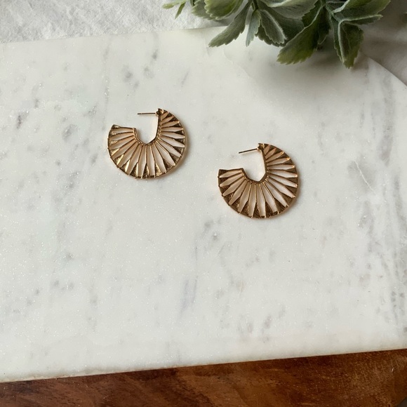 The Sylas - Geometric Chunky Gold Hoops - Picture 2 of 8